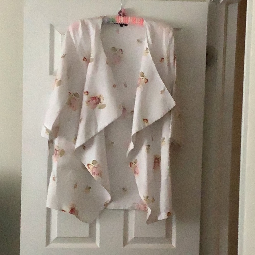 White floral print jacket. Size S.